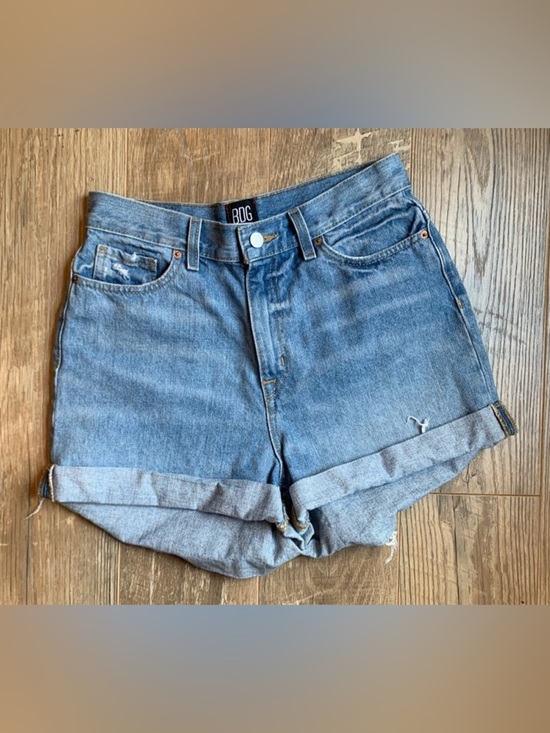 BDG Pants - BDG Urban Outfitters Mom High-Rise Denim Shorts in Light Blue Wash - 28